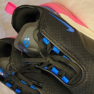 Nike Air Max Motion 2